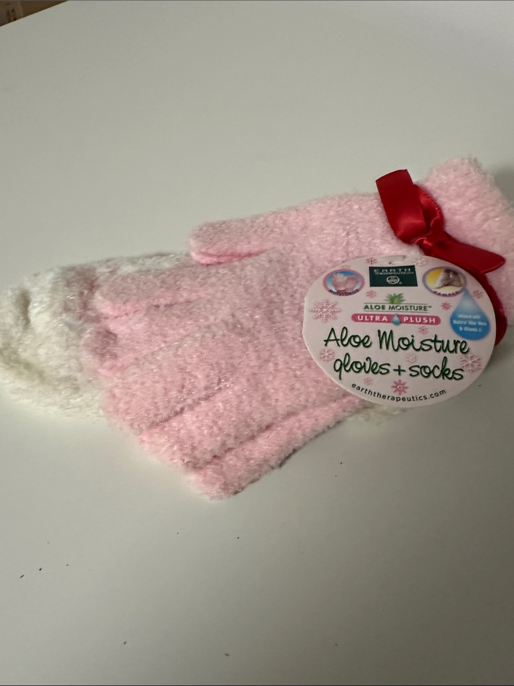 Earth Therapeutics Aloe Moisture Gloves & Socks, NWT